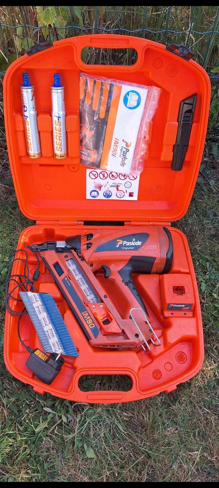 PASLODE iM90i spijkermachine Nagelpistool, Doe-het-zelf en Bouw, Gereedschap | Handgereedschap, Ophalen