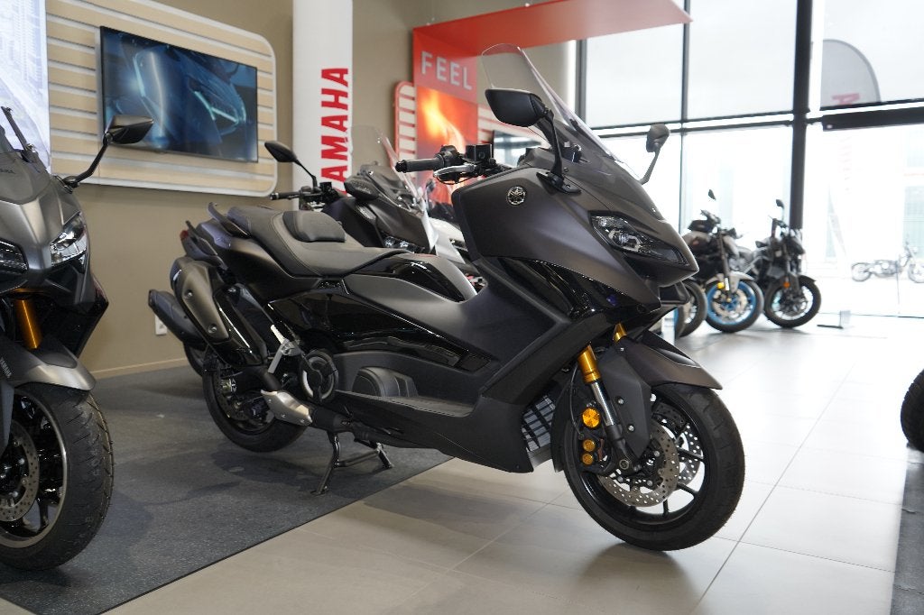 Yamaha Tmax 560 Tech Max - Dark Magma - NIEUW, Motoren, Nieuw, Bedrijf, 560 cc, Handvatverwarming
