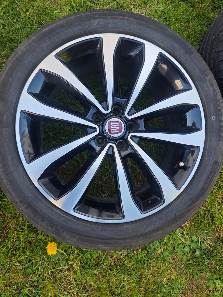 4 jantes Fiat 17" + pneus 225/45 R17, Autos : Pièces & Accessoires, Pneus & Jantes, Pneus été, Pneu(s)