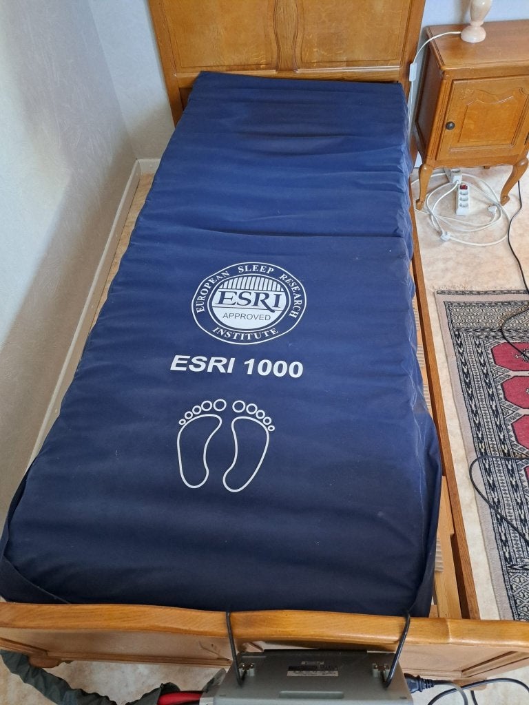 Matras esri 1000 - anti-decubitus systeem, Ophalen, Zo goed als nieuw, Matras