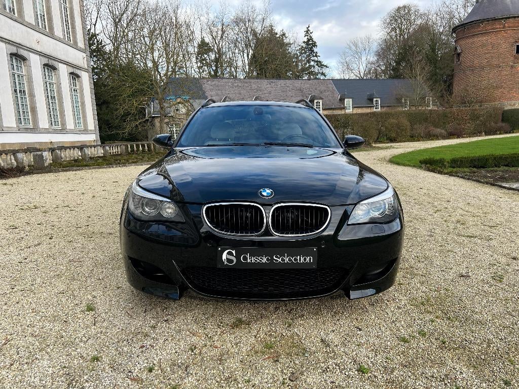 BMW M5 TOURING V10 BEDRIJFSWAGEN/BELASTINGVRIJ, Auto's, BMW, Automaat, Achterwielaandrijving, Zwart, Leder