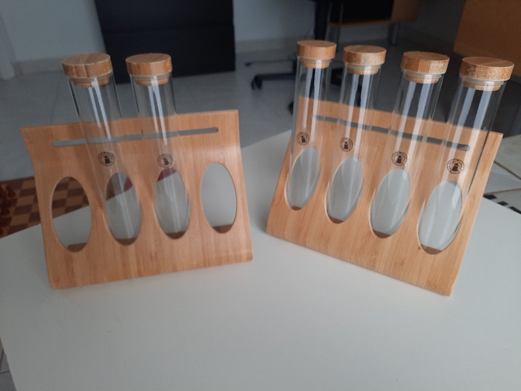 Kruidenrekje in hout met 4 glazen buisjes., Ophalen, Glas, Nieuw, Voorraadpot