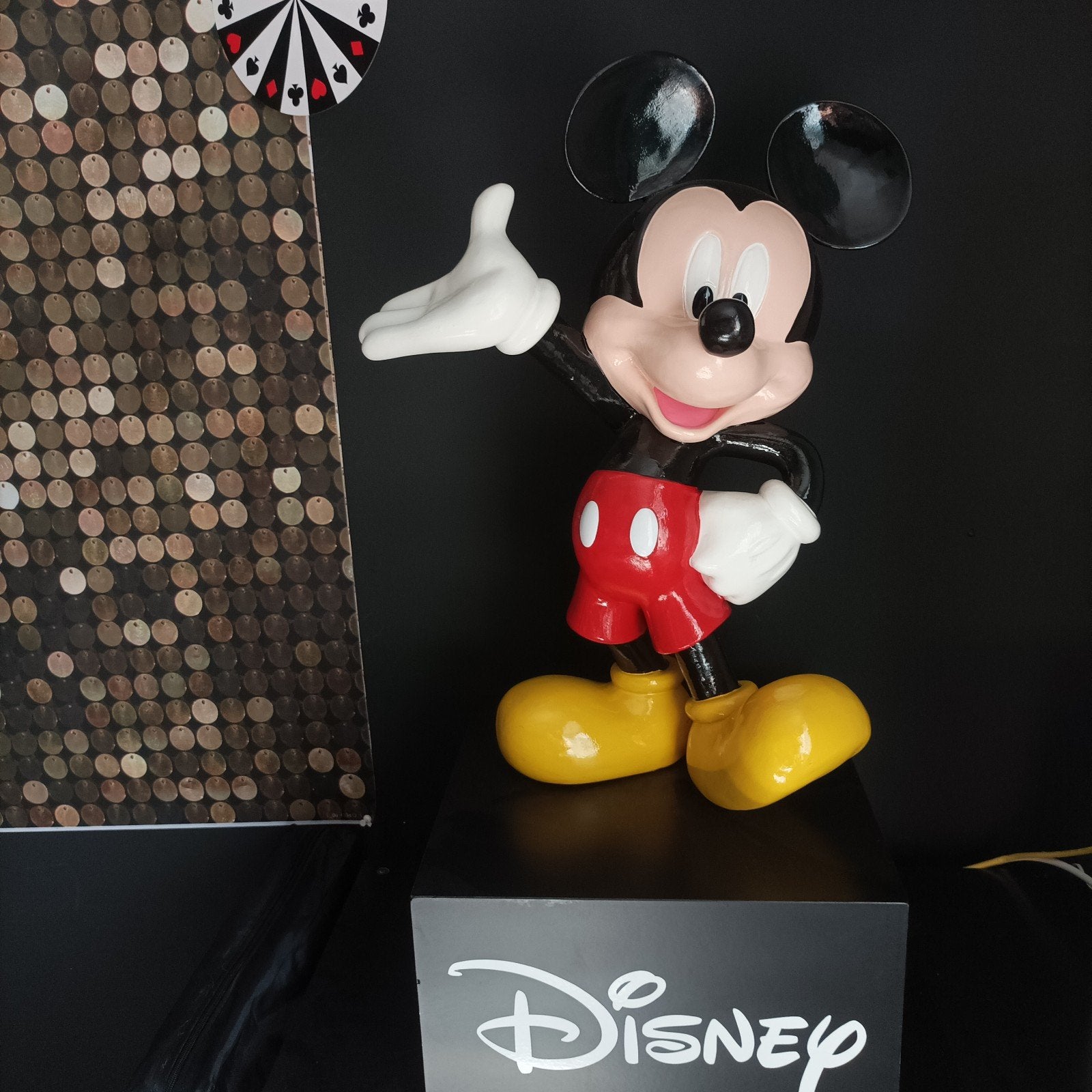 statue Disney Mickey sur socle, Collections, Enlèvement