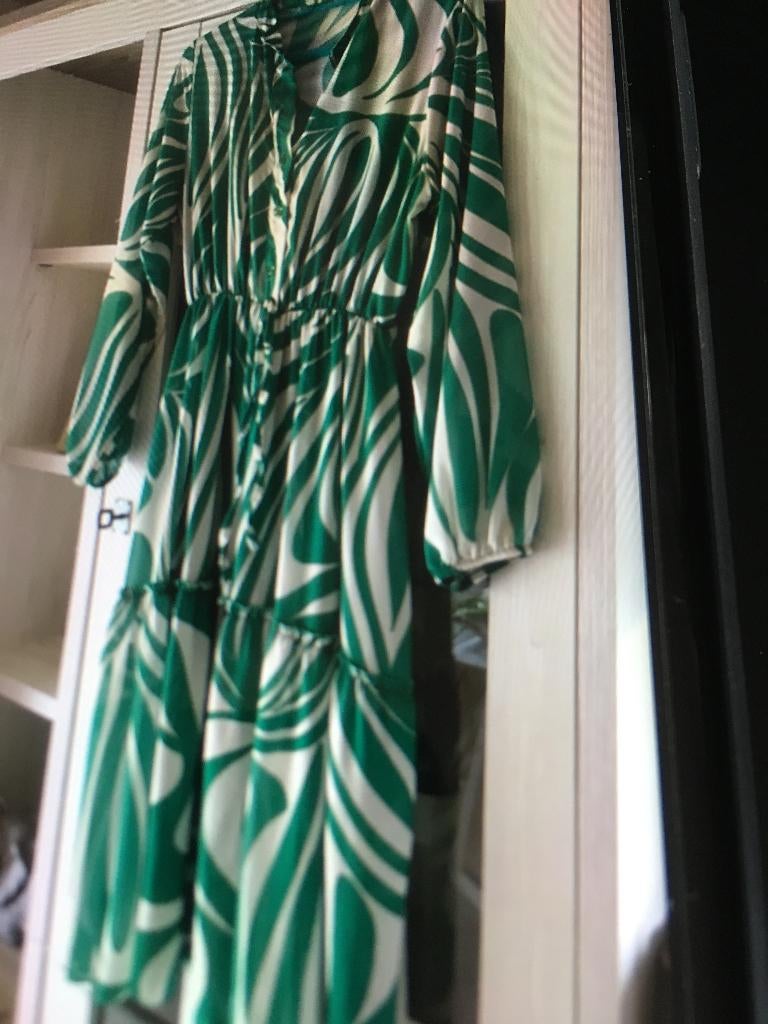 Nouvelle robe taille M/L, Neuf, Taille 38/40 (M), Enlèvement ou Envoi, Vert