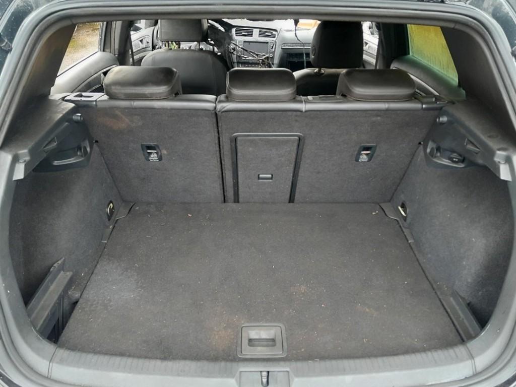 TAPIS DE COFFRE Volkswagen Golf VII (AUA) (01-2012/03-2021), Utilisé, Volkswagen