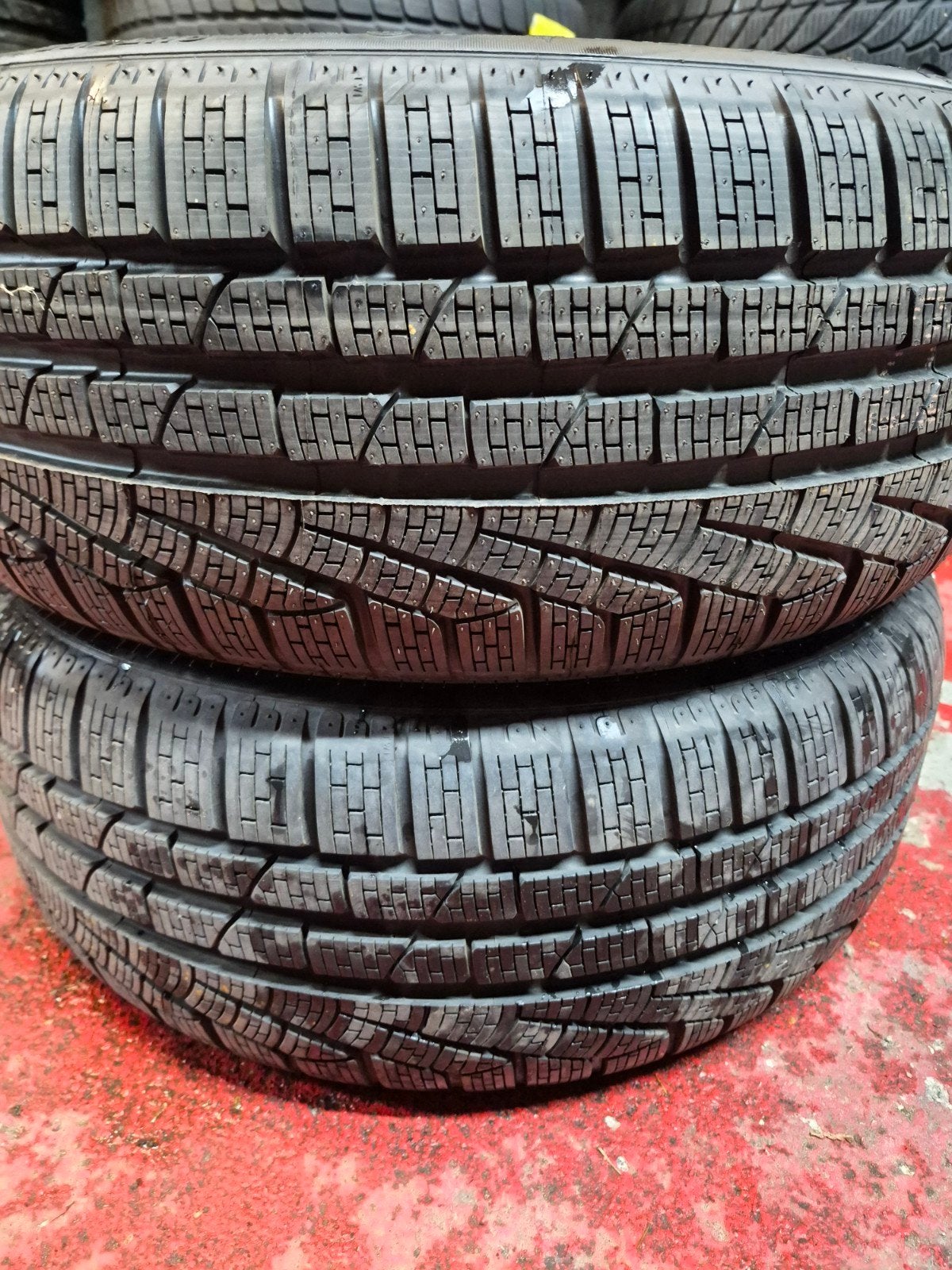 2 pneus Hiver Pirelli 225/40/18 RUNFLAT étoilée, Autos : Pièces & Accessoires, Enlèvement, Neuf