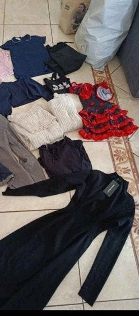 Gros lot vêtements fille femme jouet accessoires...., Kleding | Dames, Dames-kledingpakketten, Gedragen, Maat 38/40 (M), Ophalen