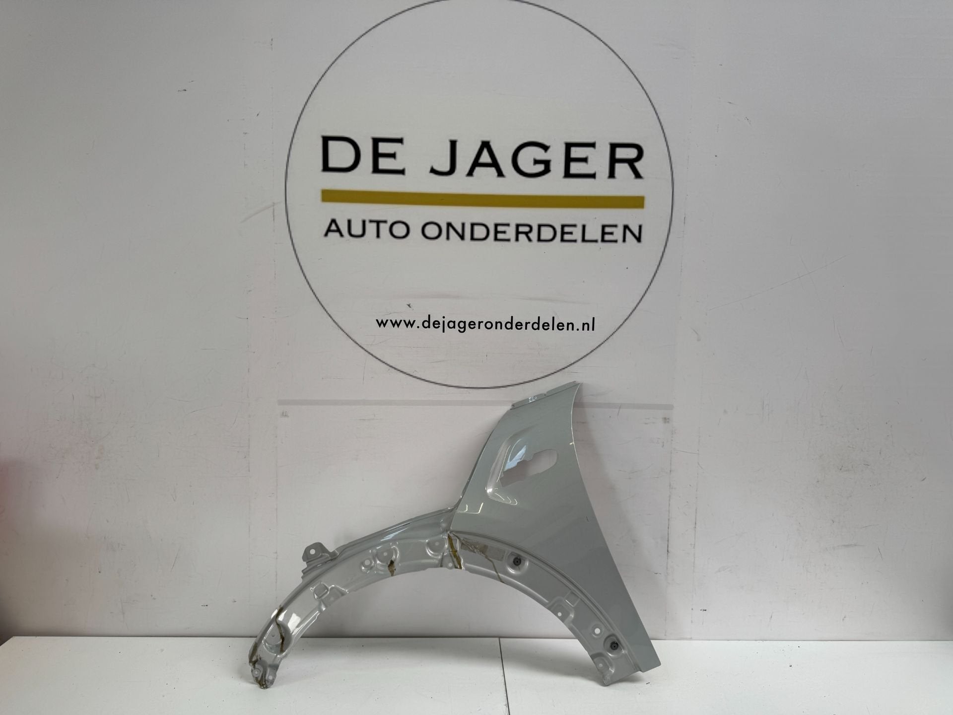 MINI F55 F56 F57 AILE LAT RALE AVANT GAUCHE 2014-, Gauche, Customer.service@mini.co.uk, BMW AG, Petuelring 130
80788  Munich, DE