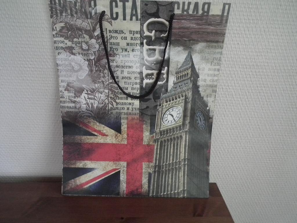 Sac cadeau (hauteur 32 cm/ largeur 26 cm), Envoi, Comme neuf