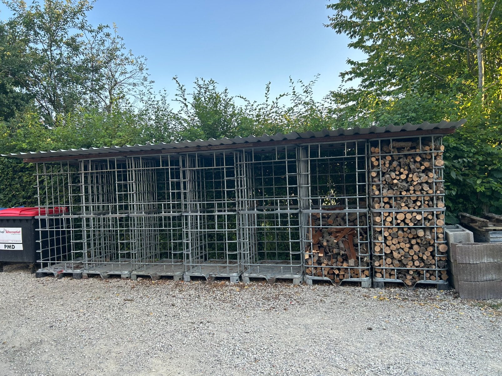 Mooie Houtopslag kooien met nog deel brandhout, Tuin en Terras, Brandhout, Ophalen