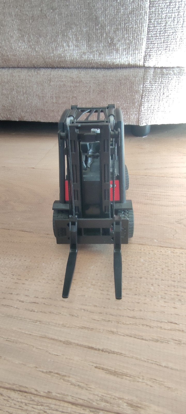 Rode bruder speelgoed heftruck van het merk Linde., Ophalen
