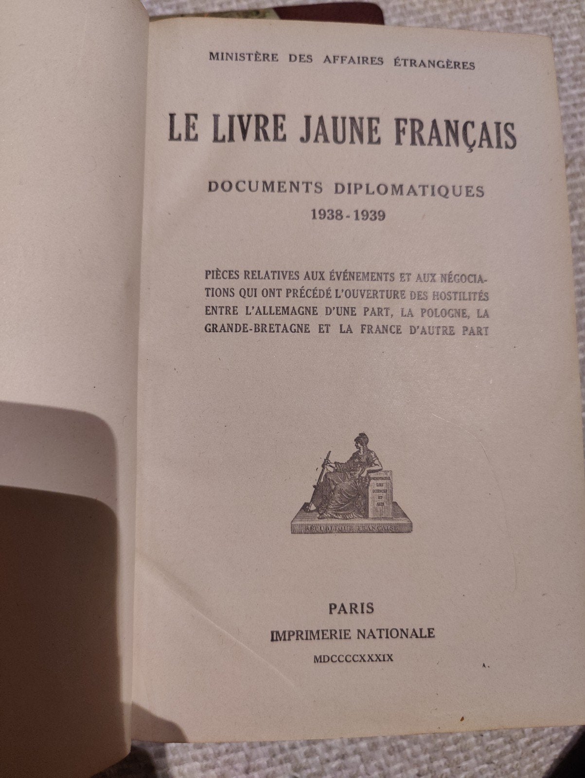 Le Livre Jaune Français — Documents diplomatiques 1938-1939, Enlèvement ou Envoi, 20e siècle ou après, Comme neuf