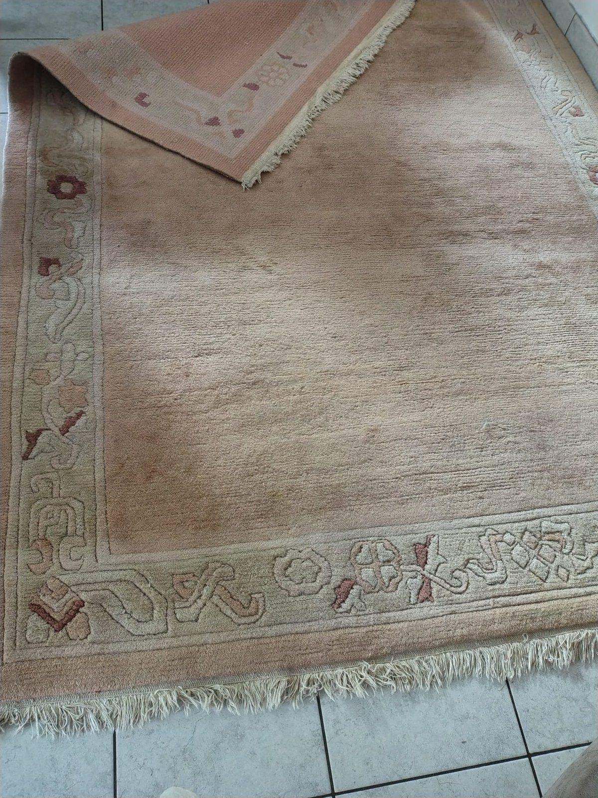 Tapis berbère en bon état, couleur saumon, Maison & Meubles, Enlèvement, Comme neuf, Beige
