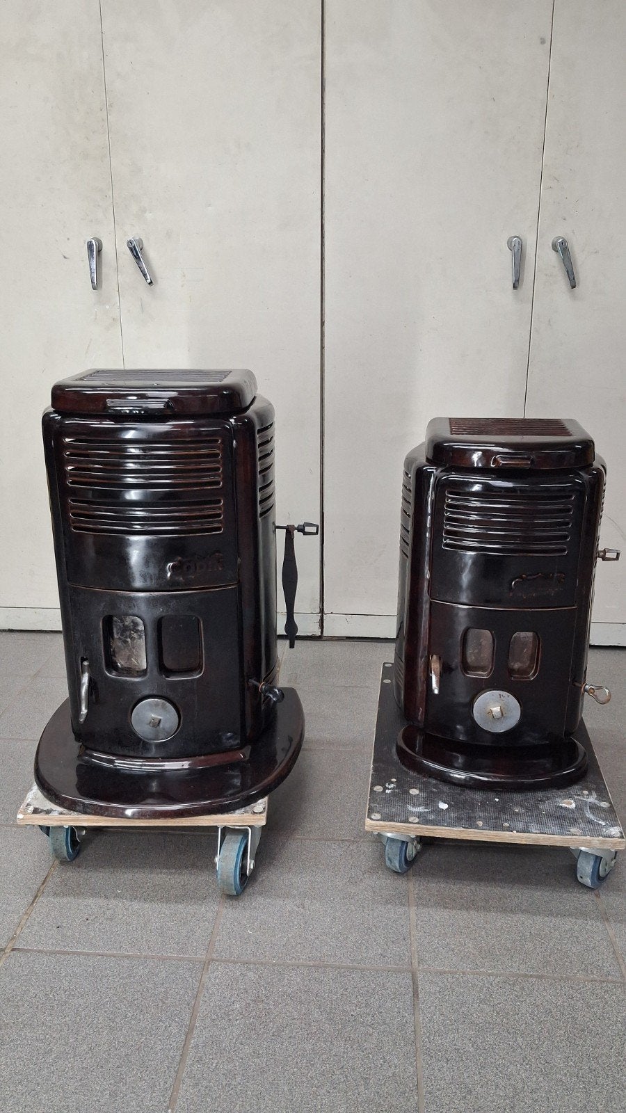 2 Godin kacheltje. Kolenkachels, allesbranders. 150€ en 120€, Huis en Inrichting, Kachels, Ophalen, Gebruikt, Vrijstaand, Allesbrander