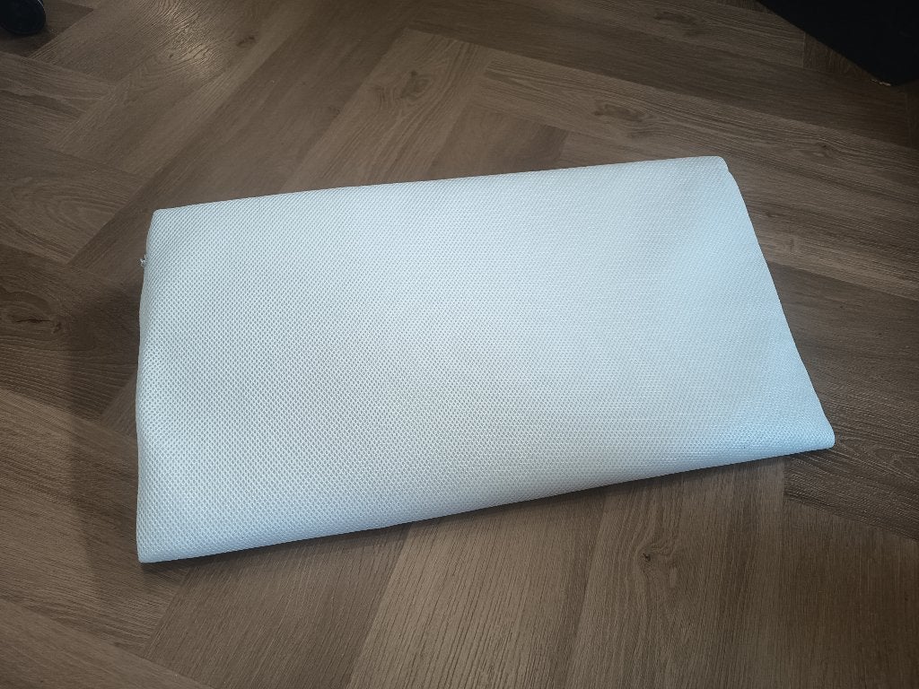 Hellend kussen voor ledikant 60cm breedte, Ledikant, Ophalen of Verzenden, Zo goed als nieuw, Kussen