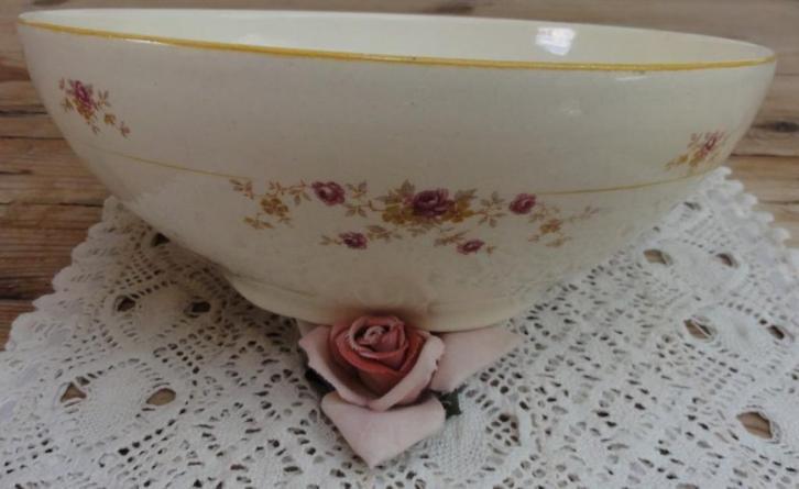 Oude brocante kom / schaal met roze roosjes, Plazuid, Gouda, Antiquités & Art, Curiosités & Brocante, Enlèvement ou Envoi