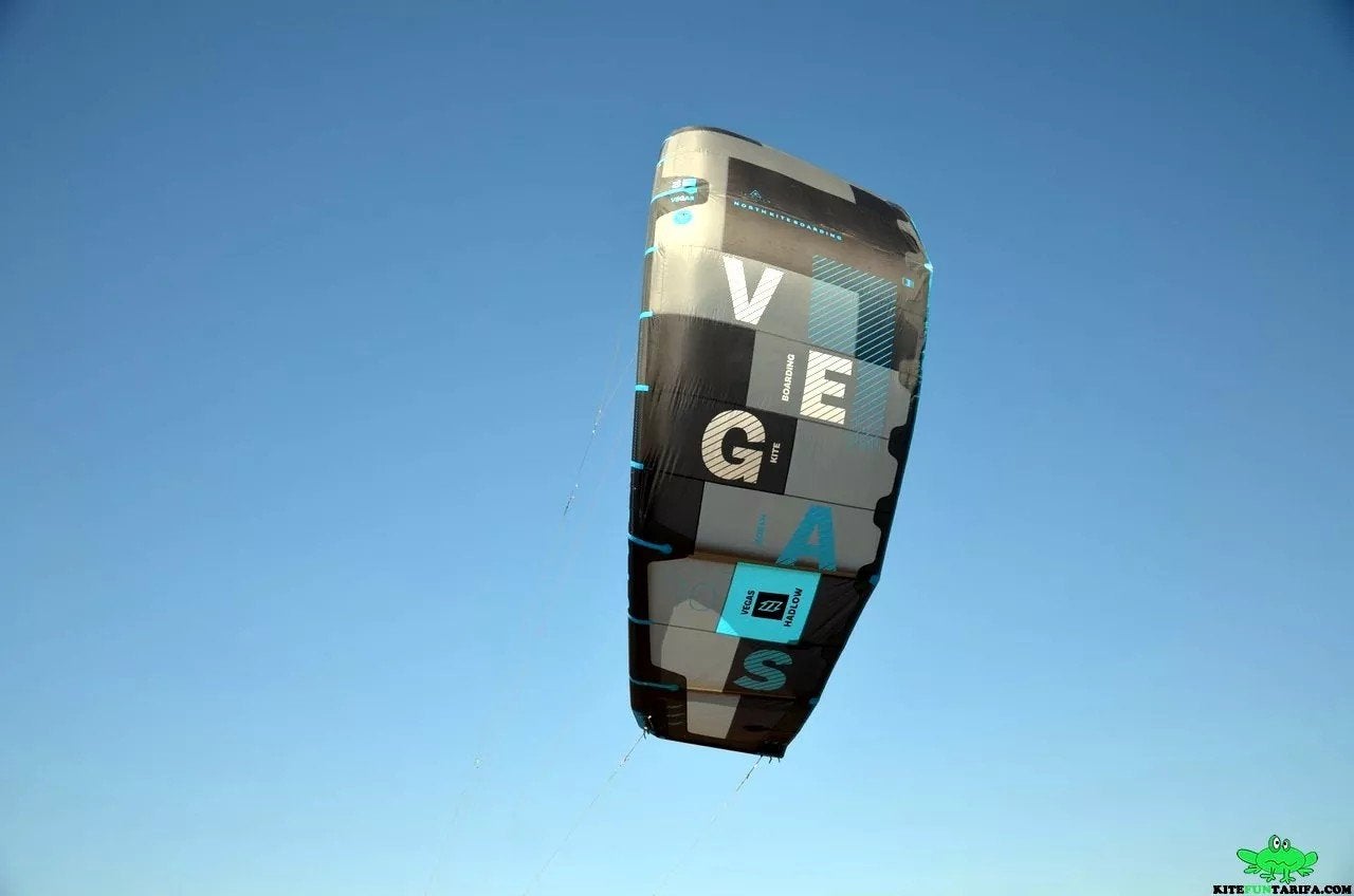 VEGAS HADLOW.  7meter nieuwstaat, Watersport en Boten, Ophalen, Kite