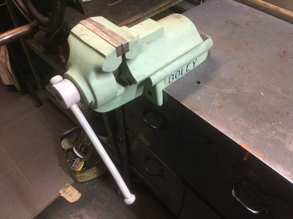 Zware Boley bankschroef (27,5 kg)., Ophalen