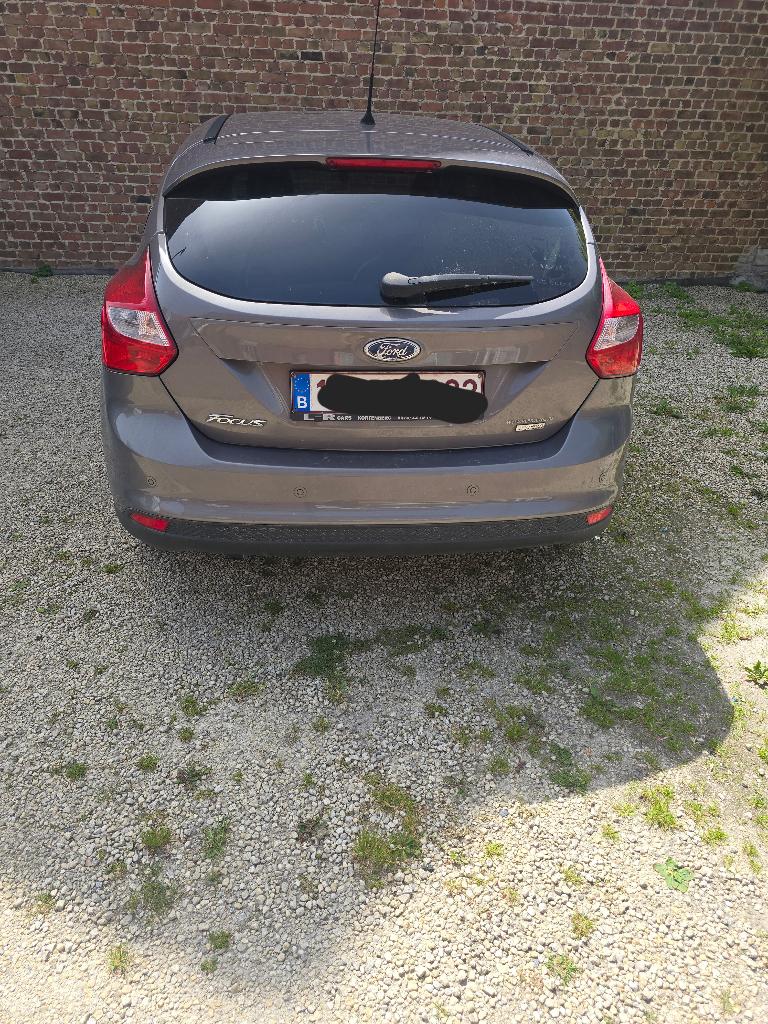 ​Ford Focus 2013 - Full Option -, Auto's, Ford, Focus, Euro 5, Zwart, Bruin