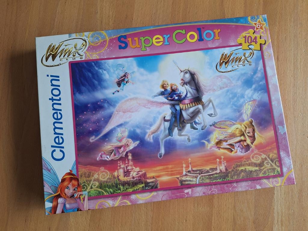✪ Puzzel Clementoni Winx - 104st, Ophalen of Verzenden, Meer dan 50 stukjes, Zo goed als nieuw