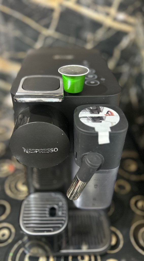 Machine Nespresso De’Longhi Lattissima-parfait état+garantie, Elektronische apparatuur, Koffiezetapparaten, Ophalen, Zo goed als nieuw