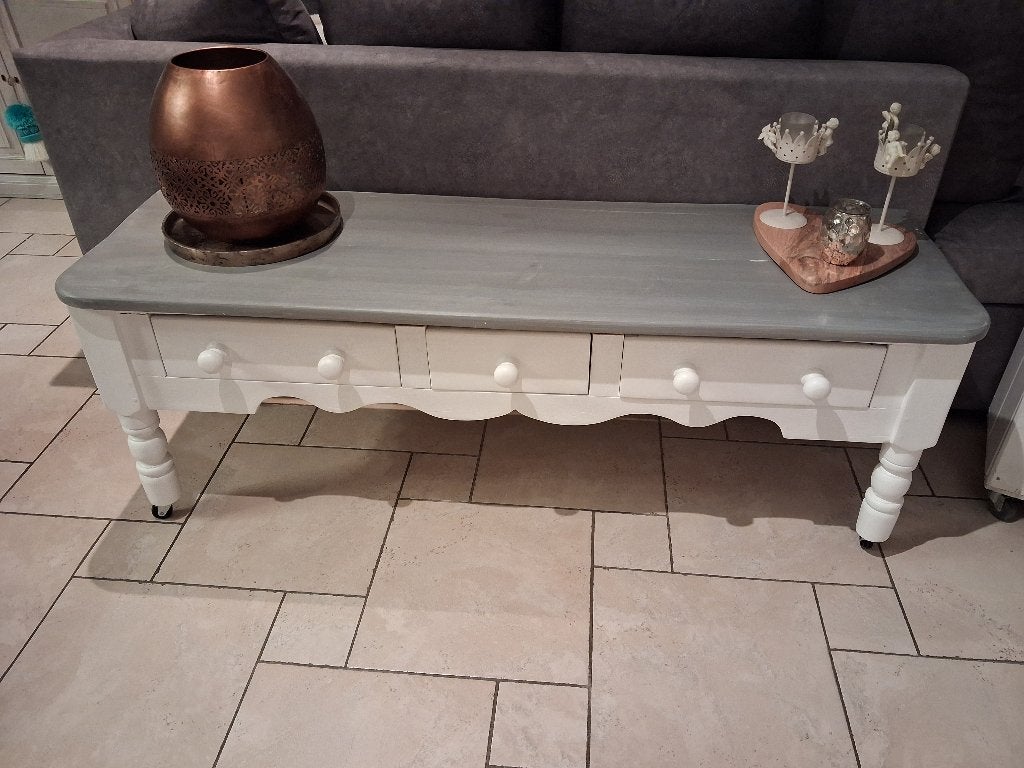 Mooie lage sidetable / bijzettafel op wieltjes, Ophalen, Zo goed als nieuw