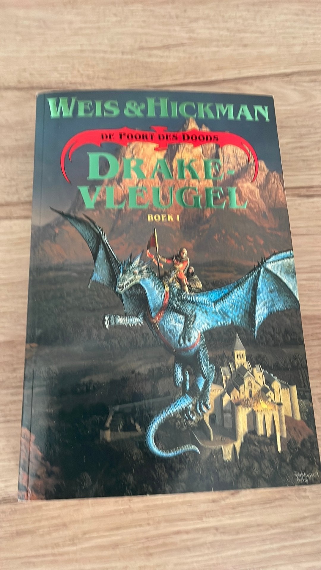 Weis en hickman de poort des doods deel 1 drakevleugel, Boeken, Fantasy, Ophalen, Gelezen
