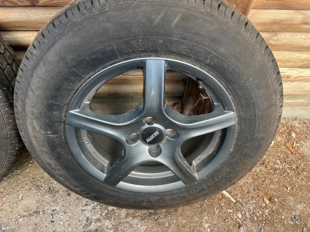 2 mooie Alutec velgen met banden 205/75R16, Ophalen, Velg(en)