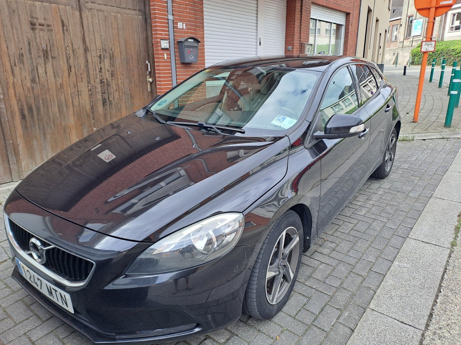 zwarte volvo v40 op spaanse papieren, Auto's, Voorwielaandrijving, 1995 cc, Verwarmde buitenspiegels, Zwart