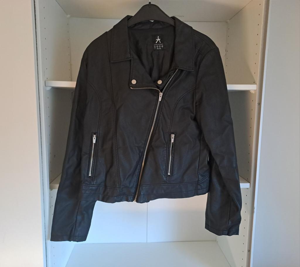 Mt 42 Zwarte kort neplederen jasje, Kleding | Dames, Atmosphere, Zwart, Maat 42/44 (L), Ophalen of Verzenden