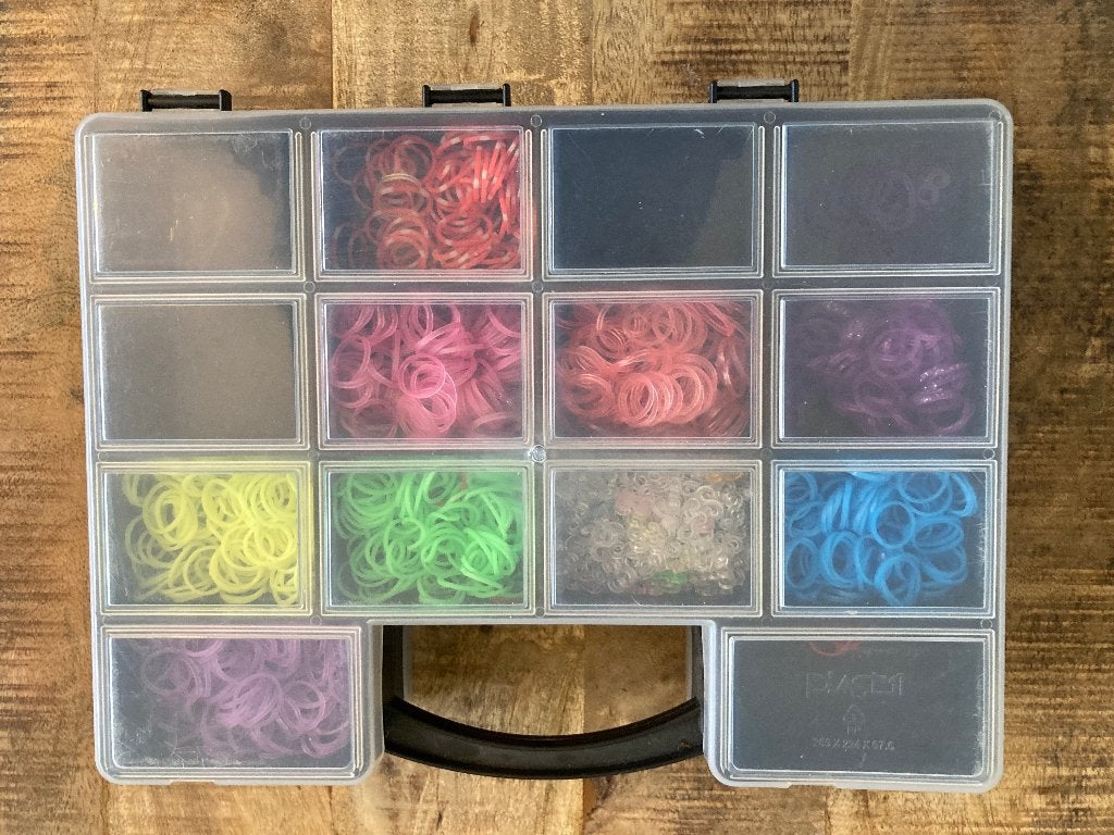 Loom Elastiekjes Megaset in handige Sorteerdozen, Ophalen of Verzenden, Gebruikt, Knutselset