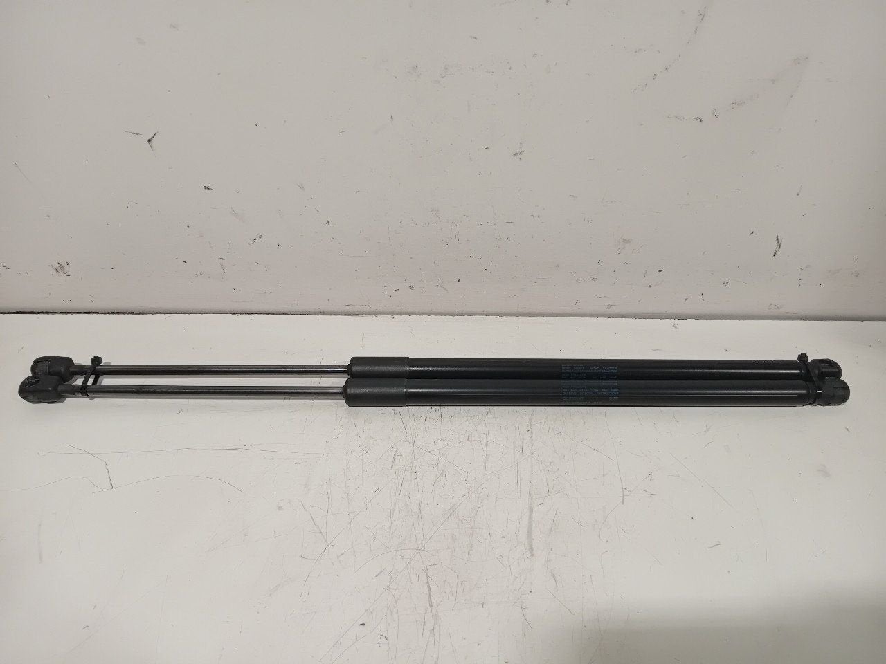 Gasdrukveerset achter Volkswagen Passat, Onderdelen@venauto.nl, Van der Ven Autorecycling B.V., Ettenseweg 76, 4706 PB Roosendaal, The Netherlands