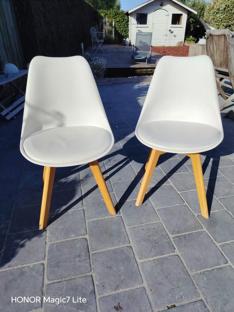 6 stoelen, wit met houten poten, ook apart verkrijgbaar, Huis en Inrichting, Stoelen, Gebruikt, Wit, Vijf, Zes of meer stoelen