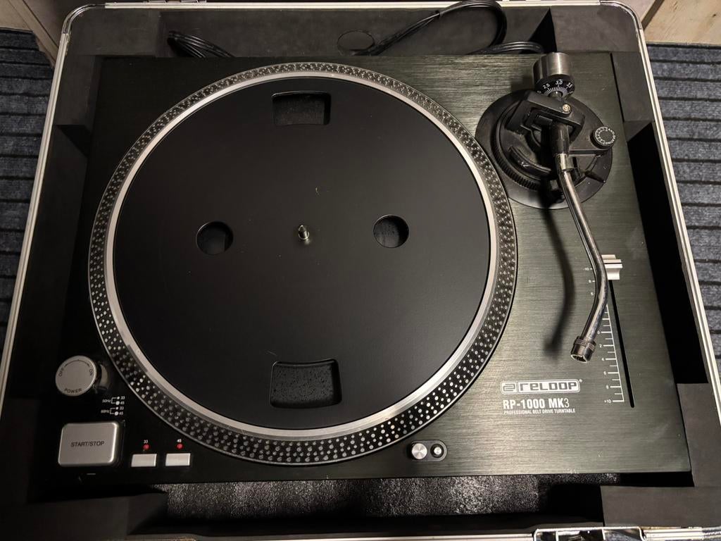 2x Reloop RP-1000 MK3 dj platenspeler met flightcases, Musique & Instruments, DJ sets & Platines, Enlèvement, Comme neuf, Platine