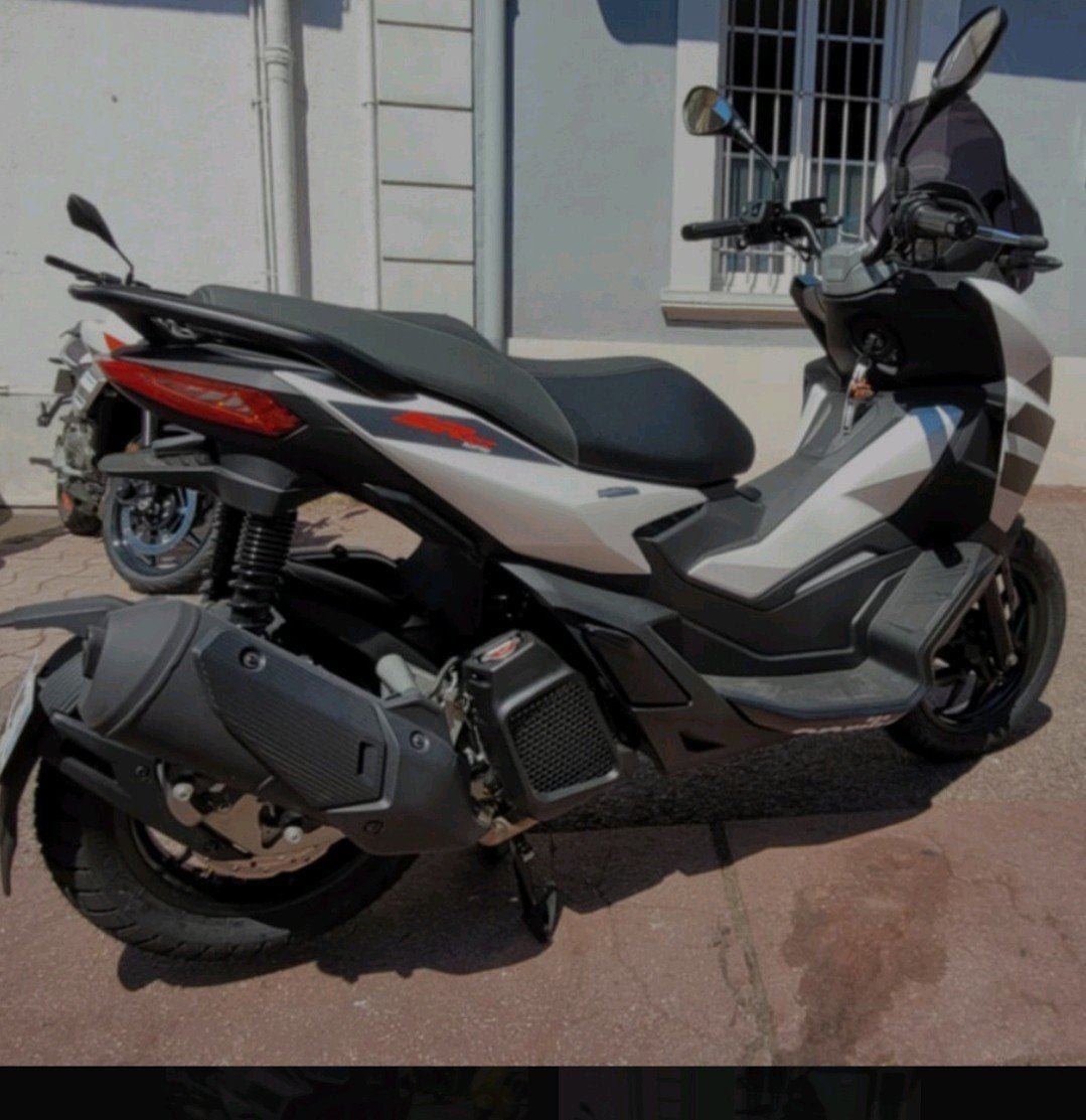 Aprilia sr gt 125 de 2025 ( echange contre 3 roues), Autres modèles, 125 cm³, Comme neuf, Enlèvement