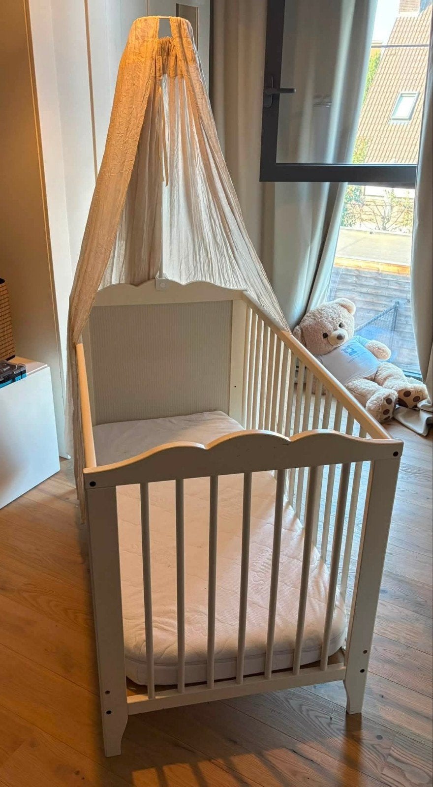Babybed met hemel, Enlèvement