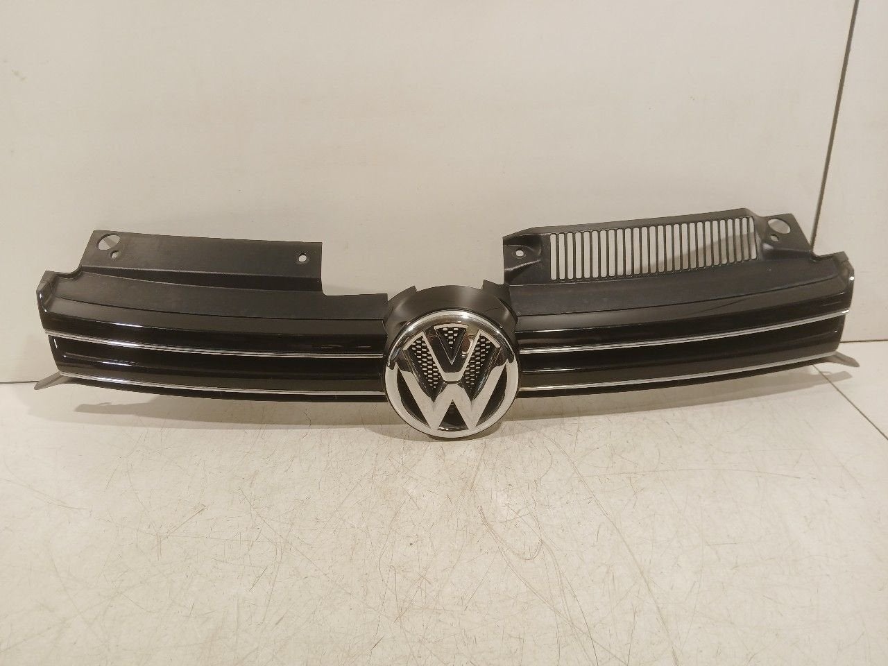Grille Volkswagen Golf, Autos : Pièces & Accessoires, Onderdelen@venauto.nl, Van der Ven Autorecycling B.V., Ettenseweg 76, 4706 PB Roosendaal, The Netherlands