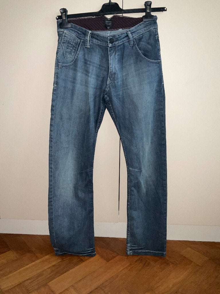 Jean Levis Levi’s garçon 12 ans, Enfants & Bébés, Pantalon, Garçon, Enlèvement ou Envoi, Comme neuf