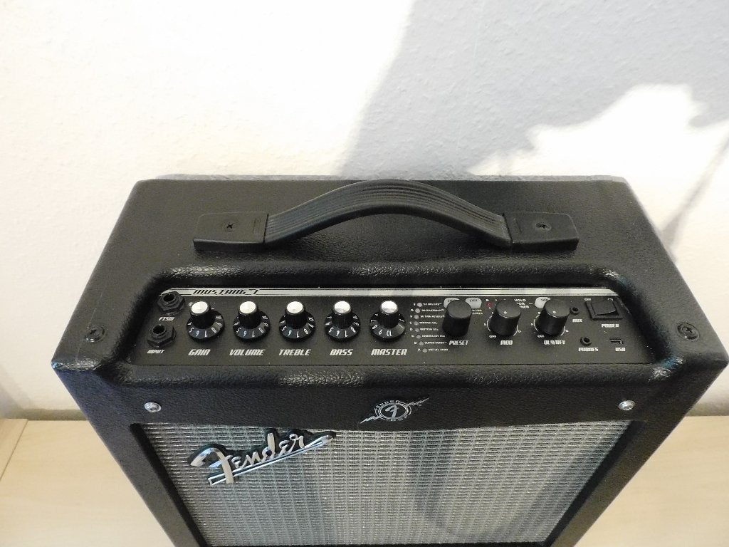 FENDER MUSTANG I COMBO V2 VERSTERKER, Muziek en Instrumenten, Ophalen