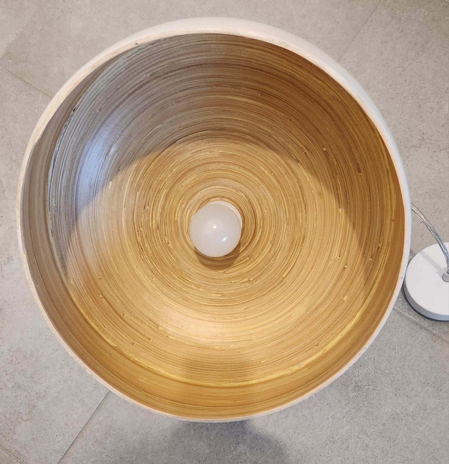 Lustre blanc et bambou,  +/- 30cm de diamètre