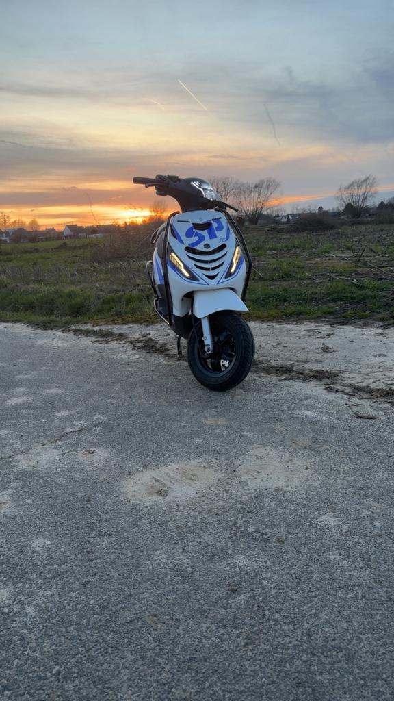 Piaggio zip 4t3v (b klasse), Fietsen en Brommers, Ophalen, Zo goed als nieuw, Zip