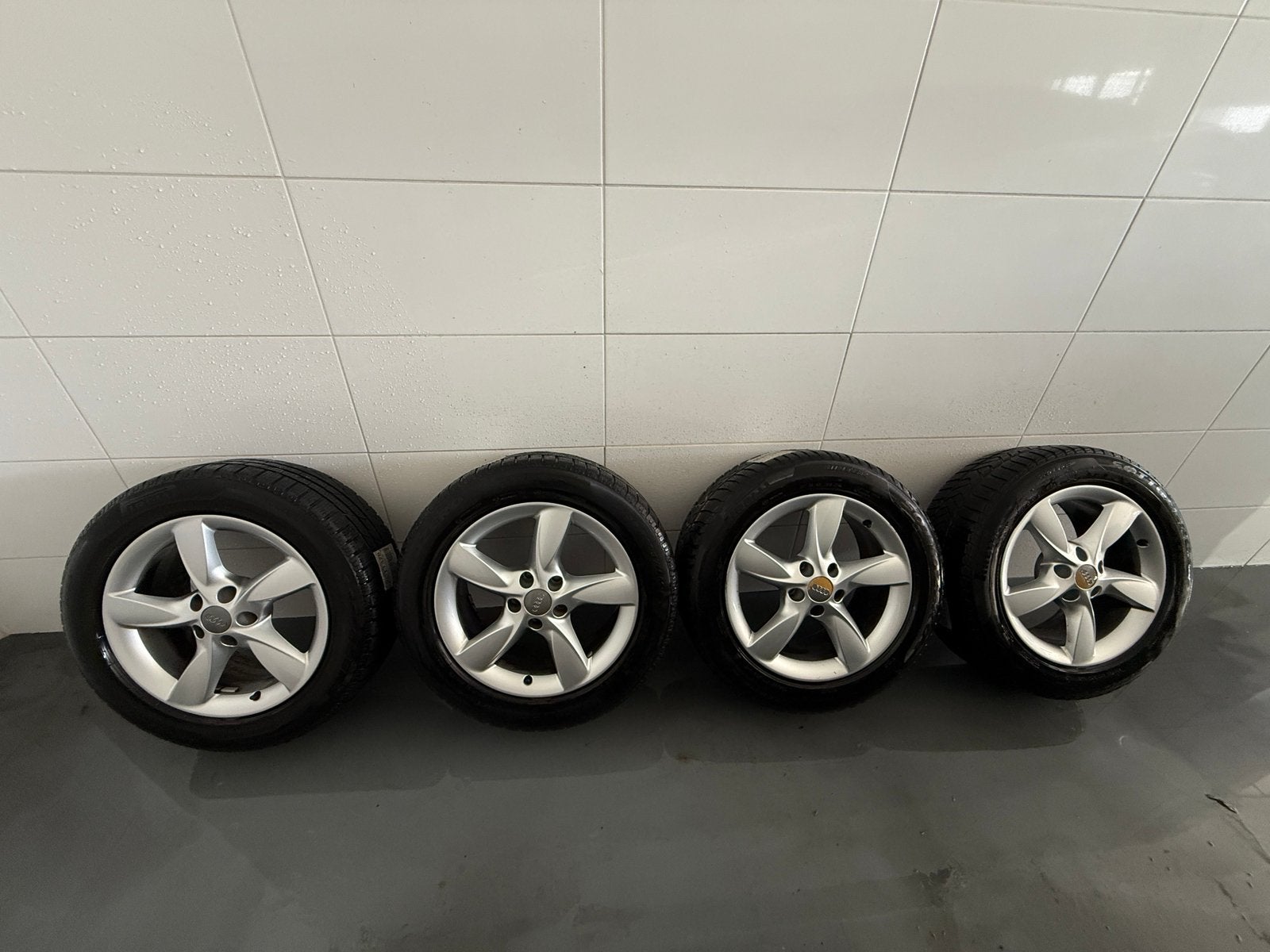 Audi velgen 225/55 R17 97H M+S met Pirelli banden, Auto-onderdelen, Ophalen, Banden en Velgen, 17 inch, 225 mm