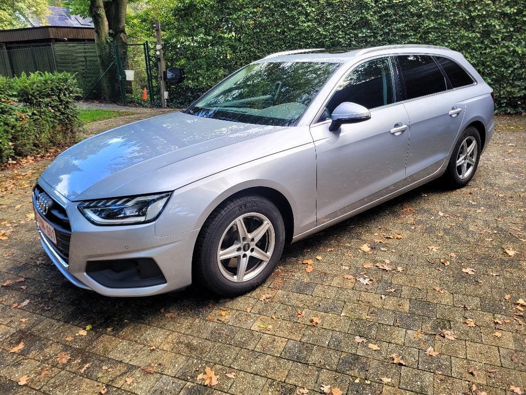 AUDI A4 Avant 35 TFSI - Business Ed. - Attraction - S tronic, Autos, Cuir, Argent ou Gris, Achat, Noir