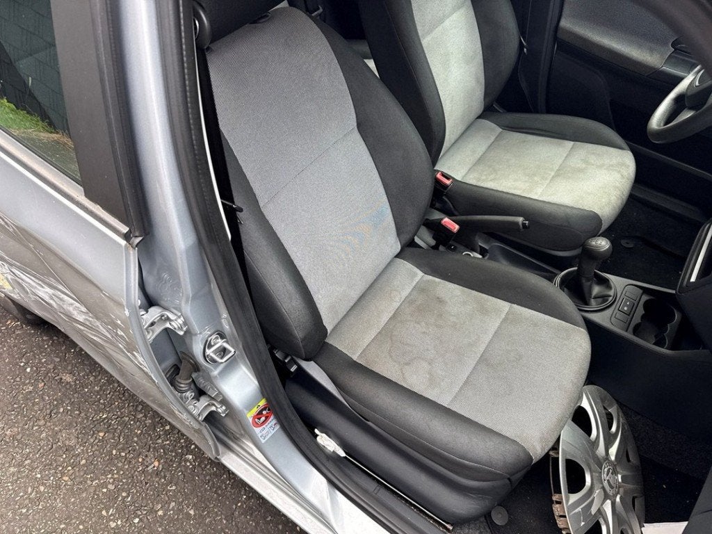 SIEGE AVANT DROIT ( PASSAGER ) Skoda Fabia II (5J), Autos : Pièces & Accessoires, Utilisé, Info@skoda-auto.de, Skoda, Max-Planck-Straße  3-5
64331  Weiterstadt, DE