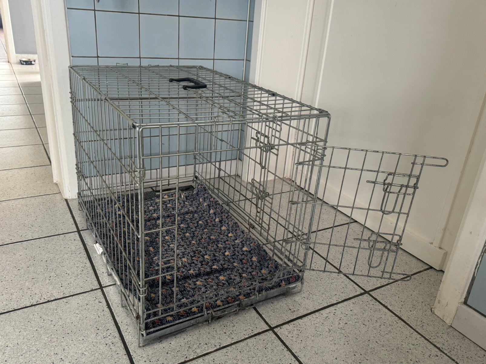 Metalen hondenbench 75 x 46 cm – inklapbaar, Ophalen, Gebruikt