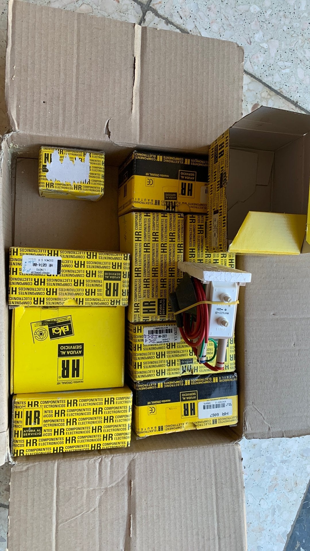 Lot de THT neuve pour tv tube cathodique, Enlèvement, Neuf