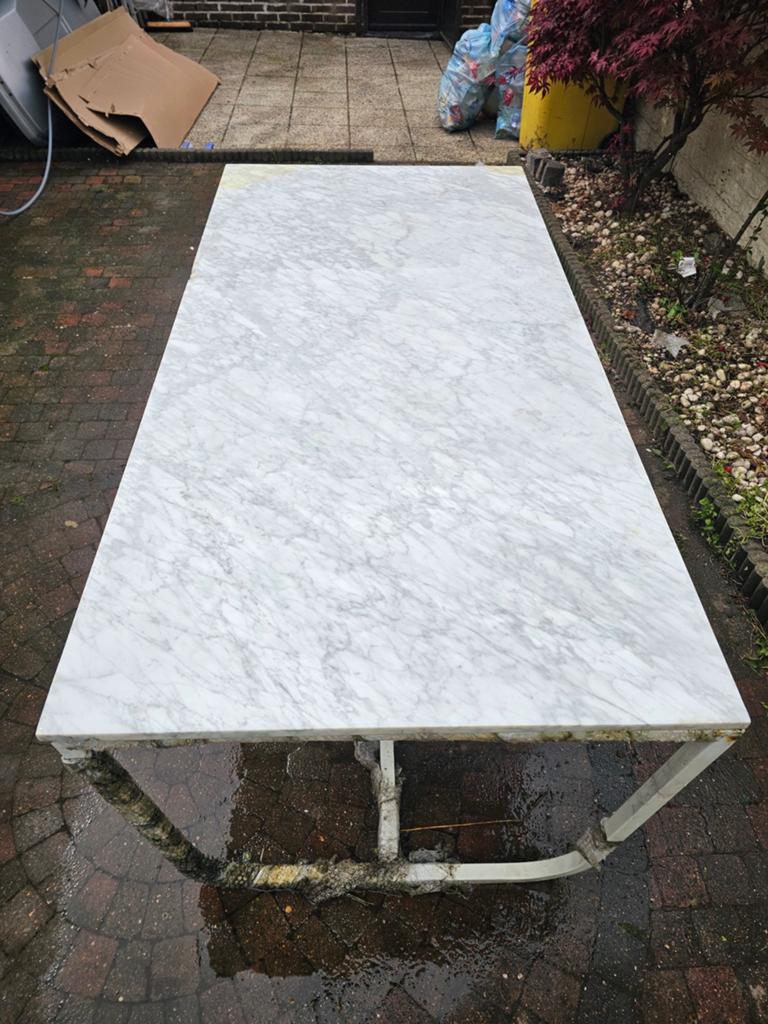Table à manger en vrai marbre