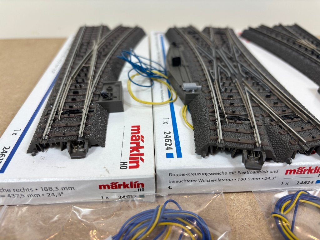 Märklin H0 — 3 elektrische schakelaars rail C, Hobby en Vrije tijd, Wisselstroom, Rails, Ophalen of Verzenden, Zo goed als nieuw