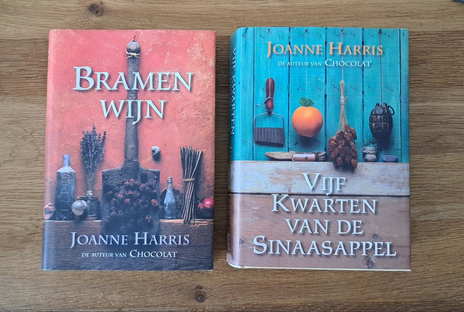2 x Joanne Harris hardcover romans, Envoi, Comme neuf, Joanne Harris