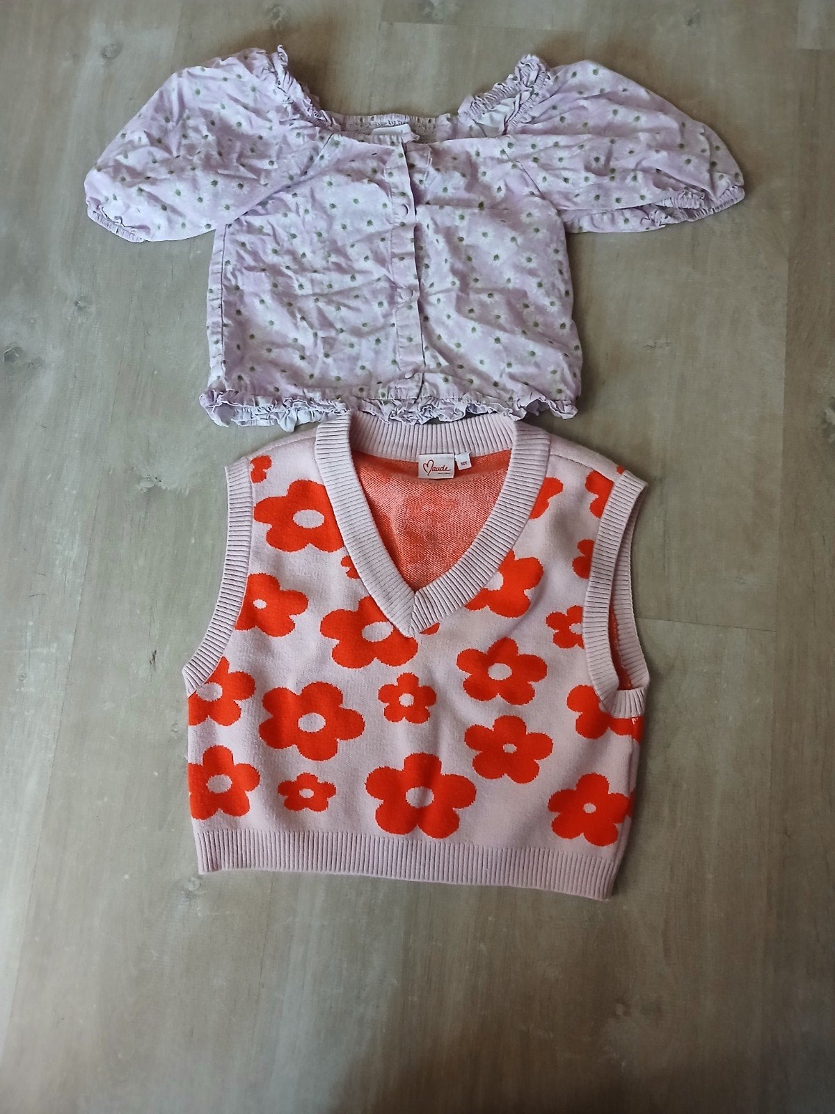 Topje 8 tot 10 jaar top met oranje bloemen =nooit gebruikt., Enlèvement